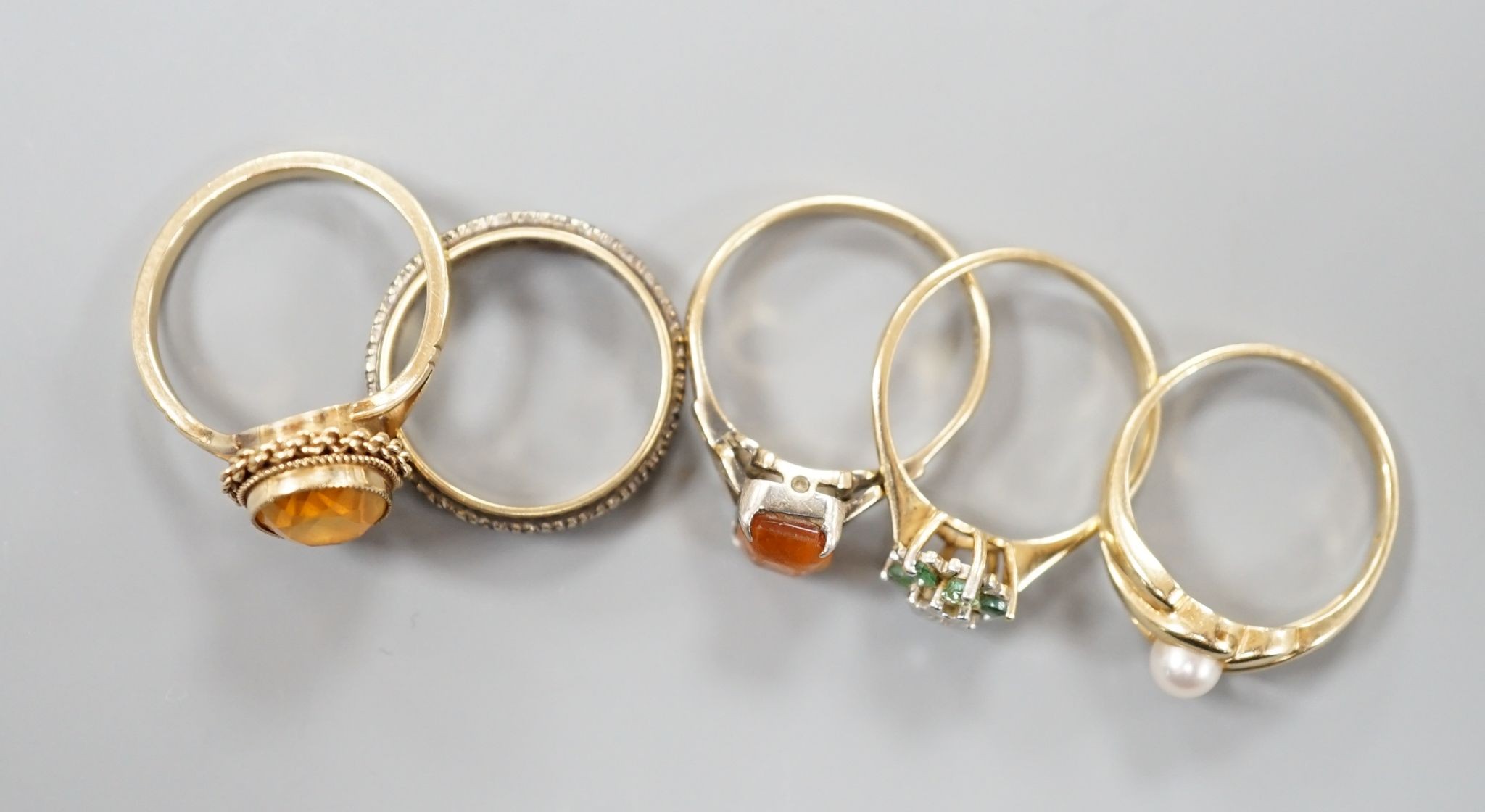 Five assorted 9ct gold and gem set dress rings, including citrine and cultured pearl, gross 12.2 grams.